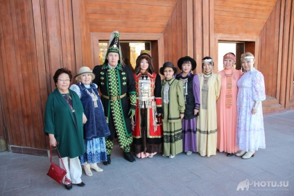 Îmbrăcămintea de nuntă a mirelui Yakut din secolul al XVIII-lea este recreată în Yakutsk