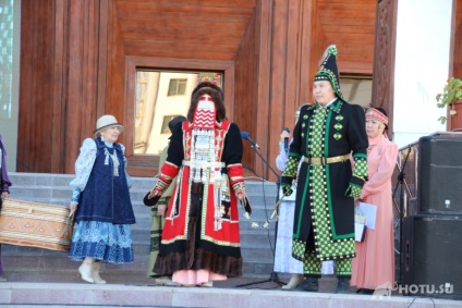 Îmbrăcămintea de nuntă a mirelui Yakut din secolul al XVIII-lea este recreată în Yakutsk