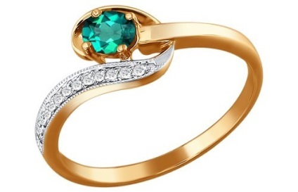 Inel de aur cu smarald si diamante - fotografie frumoasa