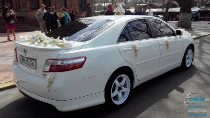 55 Callas alb cu crini mici și ornamente de închiriere de aur pentru mașini pentru nunta Nikolaev Kherson