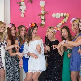 6 Ways kiválasztani képek egy bachelorette party - a menyasszony