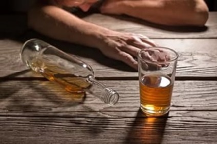 Az alkohol mérgező az emberi test számára bármilyen adagban