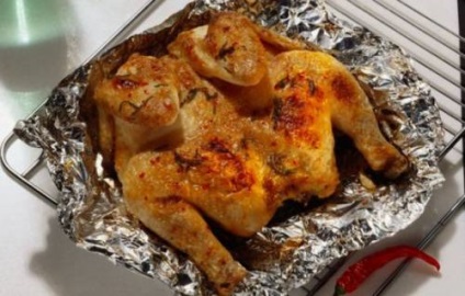 Illatos és lédús csirke a fóliában a sütőben - gyors, egyszerű és ízletes