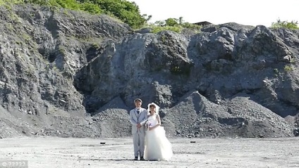 Nebun japonez a suflat o fotografie de nunta