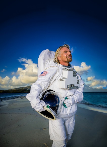 Branson a promis să devină primul turist spațial pe propria navă