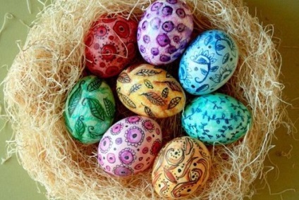 Cum să pictezi ouăle pentru Paște acasă fără vopsele