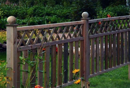 Fa kerítés az ország házában saját kezével, nyári rezidenciával
