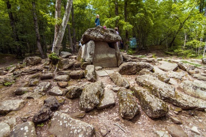 Долина річки Жане, дольмени і водоспади - фото, карта, опис