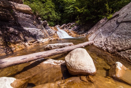 Valea raului zhane, dolmens și cascade - fotografie, hartă, descriere