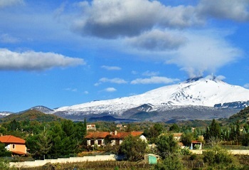 Unde este vulcanul etna și cum să ajungeți acolo?