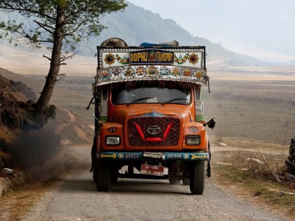 Istoria brandului tata - camion auto