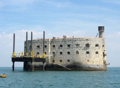 Cum a fost construit Fortul Boyard (20 de fotografii)