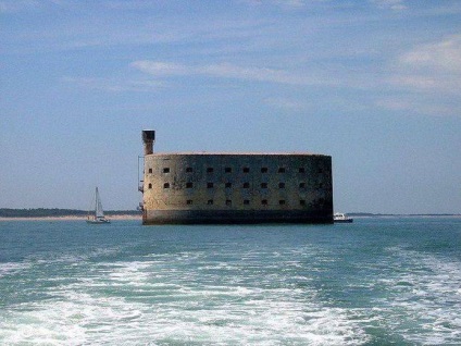 Cum a fost construit Fortul Boyard (20 de fotografii)