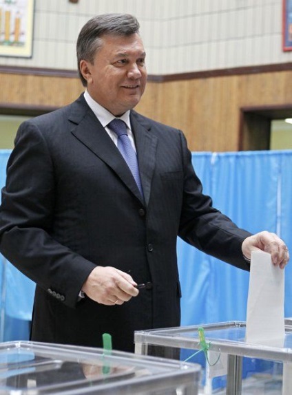Hogyan szavazott Janukovics (fotó) - a mi századunkban