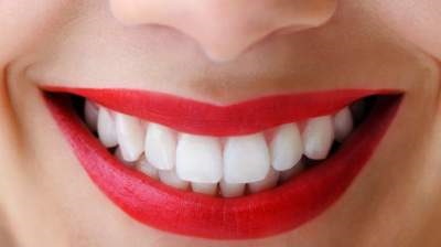 Cum sa-ti albesti dintii acasa mai bine