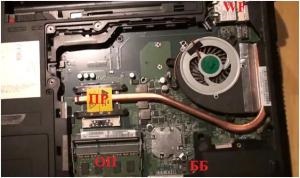 Cum de a dezasambla un laptop de viață fujitsu ah512 îl curățăm de praf și îl schimbăm în pastă termică