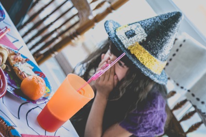 Hogyan rendezhetsz egy szörnyű party-questot Halloween-kal a saját kezedben (rendezd) Hogyan rendezhetjük el egy szörnyű pártkeresést a Halloween-el a saját kezünkkel