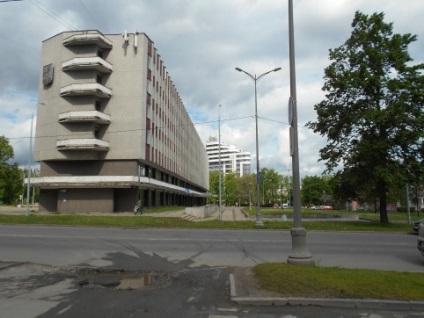 Hogyan nézett Petrozavodszk a forradalom előtt, a háború éveiben és a 3. részen