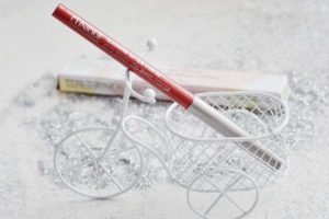 Creion cu creion pentru cremă pentru buze intens - frumusețe fantastică