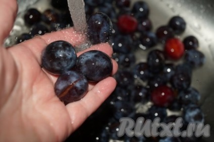 Cetchup din prune și roșii pentru iarnă - o rețetă cu o fotografie