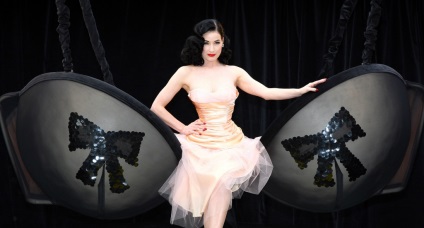 A burlesque dita von tiz tizenkét napi kultúra királynője