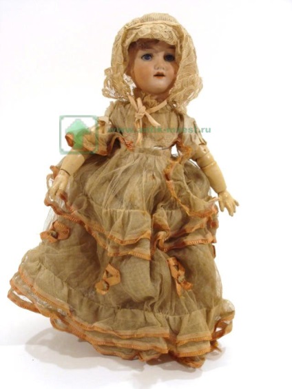 Doll făcut din compozit și papier-mache