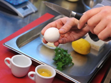Maestru de ouă-păstrat de la bucătarul mirado restaurant