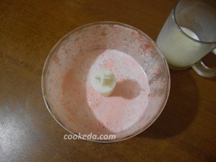 Cocteil de lapte cu căpșuni înghețate