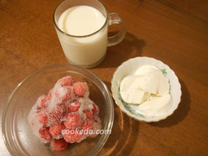 Cocteil de lapte cu căpșuni înghețate