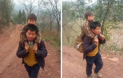 Egy fiú viselése a karjába az iskolába