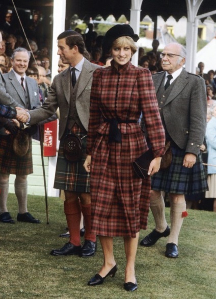 Privire de ansamblu asupra celor mai strălucitoare îmbrăcăminte ale icoanei stilului prințesei lui Diana