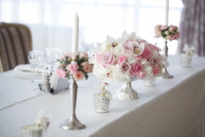 Esküvő regisztrálása klasszikus stílusban, virágüzlet
