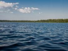 A tó teljesen fehér, a belorusz tenger, a tó legendái, a naroch, a fotó történet, a többi a sziklákon