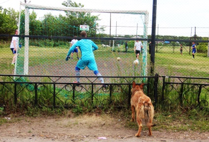 Fan-băiatul a ajutat echipele din liga de fotbal amator din districtul Armatei Roșii în turul doi