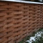 A fonott kerítés, amelyet deszkákból készítenek maguknak, hogyan készítsék el az osztrák fonott munkát