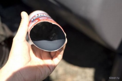 Consecințele exploziei unui deodorant lăsat în mașină (foto)