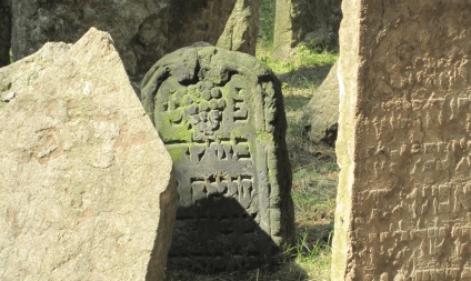 Farmecul și farmecul vechilor cimitire