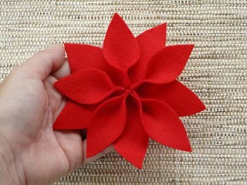 Poinsettia de pâslă și coroană de Crăciun