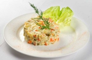 O varietate de rețete delicioase pentru salate de gătit cu pui