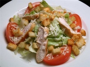 O varietate de rețete delicioase pentru salate de gătit cu pui