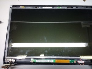 Javítás laptop Samsung samsung np-r519 - visszaállítása a háttérvilágítás mátrix helyébe a lámpa ccfl; takarítás