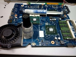 Reparați laptopul Samsung samsung np-r519 - restaurarea matricei de iluminare din spate care înlocuiește lampa ccfl; curățenie