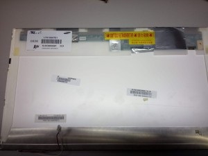 Reparați laptopul Samsung samsung np-r519 - restaurarea matricei de iluminare din spate care înlocuiește lampa ccfl; curățenie