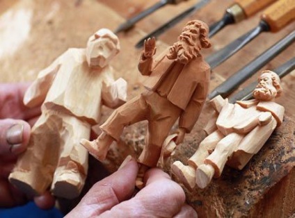 Sculpturi de animale din lemn pentru o reședință de vară - afaceri ușoare