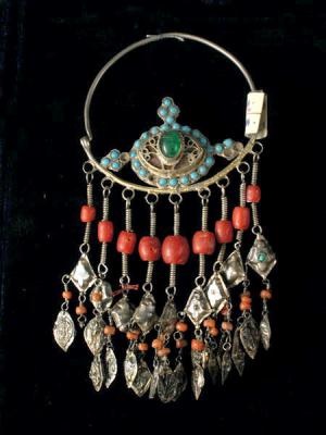 Cercei ca un fel de bijuterie din Asia Centrală și Orientul Mijlociu