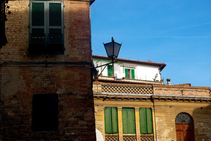 Siena mint Toszkána szimbóluma, egy hegy egy turistacsatornán