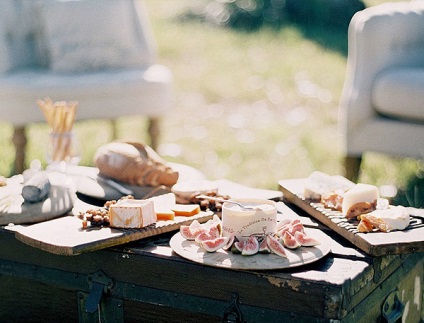 Masă de brânză la decorarea nunții zonei de brânză la nuntă