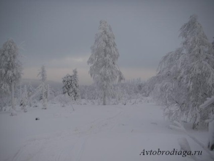 Piatra de om vechi, munți veseli (traseu de snowmobile), caravană