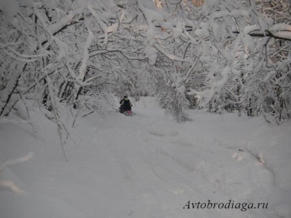 Piatra de om vechi, munți veseli (traseu de snowmobile), caravană