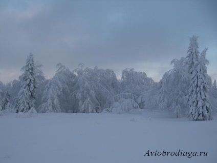 Piatra de om vechi, munți veseli (traseu de snowmobile), caravană